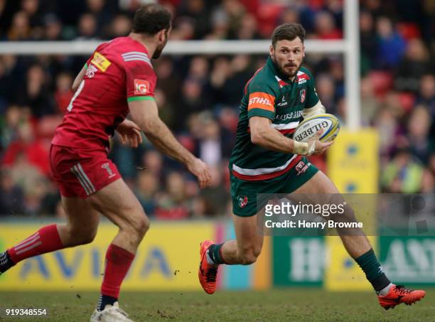 Adam Thompstone of Leicester Tigers and Jamie Roberts of Harlequins during the Aviva Premiership match between Leicester Tigers and Harlequins at...