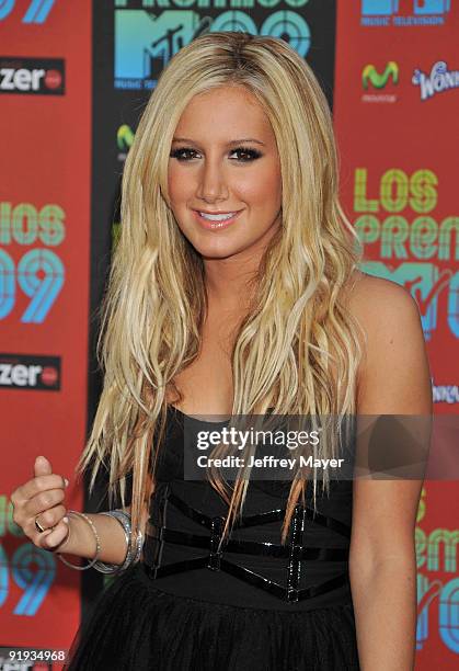 Zen Rizing arrives at Los Premios MTV 2009 Gibson Amphitheatre on October 15, 2009 in Universal City, California.