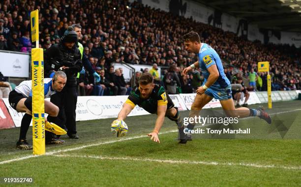 Rob Horne of Northampton Saints scoring their second try during the Aviva Premiership match between Northampton Saints and London Irish at Franklin's...