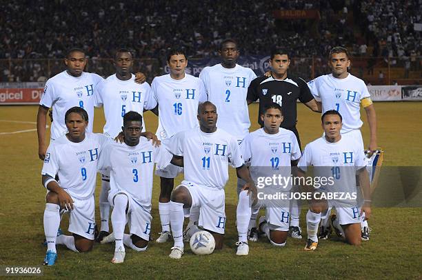 Players of the Honduran national football team pose for a picture prior to their FIFA World Cup South Africa-2010 qualifying football match against...