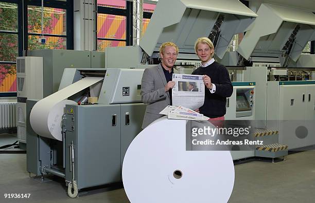 The two German entrepreneurs Wanja Soeren Oberhof and Hendrik Tiedemann of Niiu, the world's first individualised newspaper, stand in front of a...