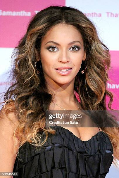 Singer Beyonce Knowles attends 'Samantha Thavasa/Special Meet and Greet with Beyonce' at Studio Mouris Roppongi on October 16, 2009 in Tokyo, Japan.