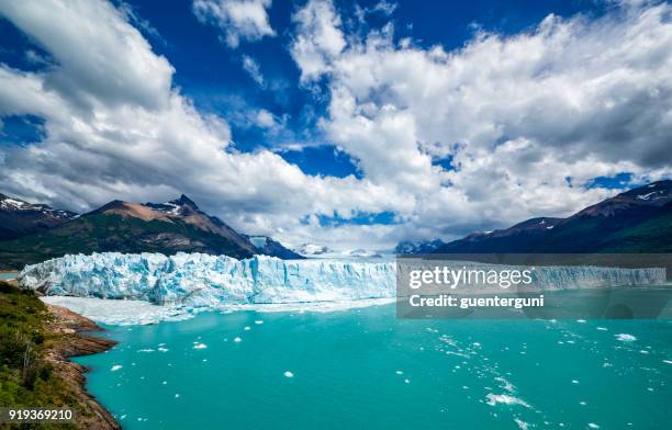 famoso perito moreno glaciar en patagonia, argentina - patagonia fotografías e imágenes de stock