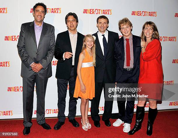 Actors Brad Garrett, Ray Romano, Lily Rosenthal, producer Philip Rosenthal, Ben Rosenthal and Monica Horan Rosenthal attend the 2009 20th Anniversary...