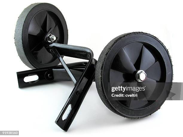 ruedas accesorias aislado sobre un fondo blanco - training wheels fotografías e imágenes de stock