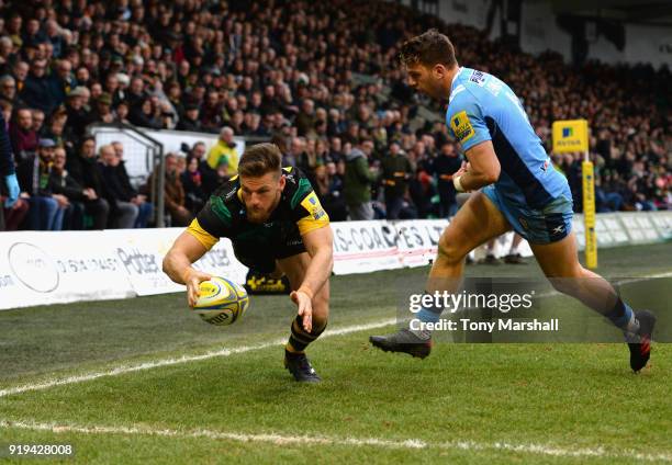 Rob Horne of Northampton Saints scoring their second try during the Aviva Premiership match between Northampton Saints and London Irish at Franklin's...