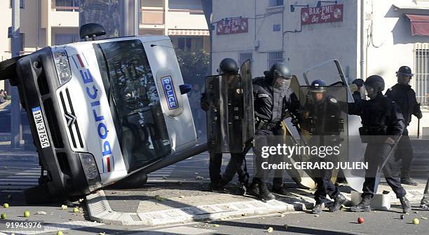 Mancatcher Riot Police 1,456 Riot Police Van Stock Photos, High-Res Pictures, and Images ...