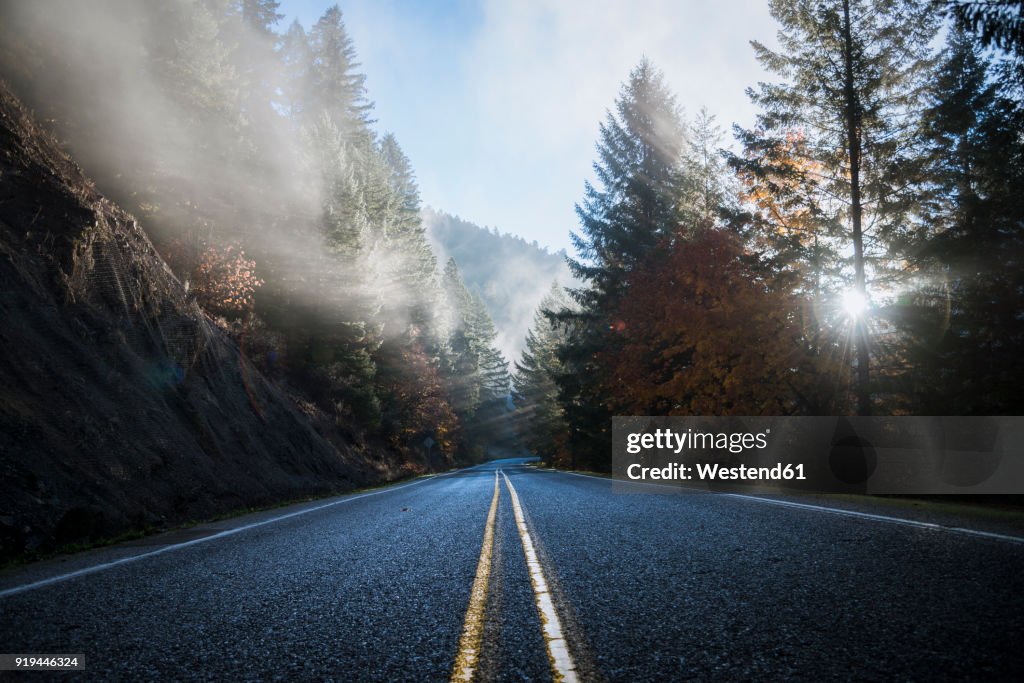 USA, Oregon, Klamath County, road in Crater Lake National Park