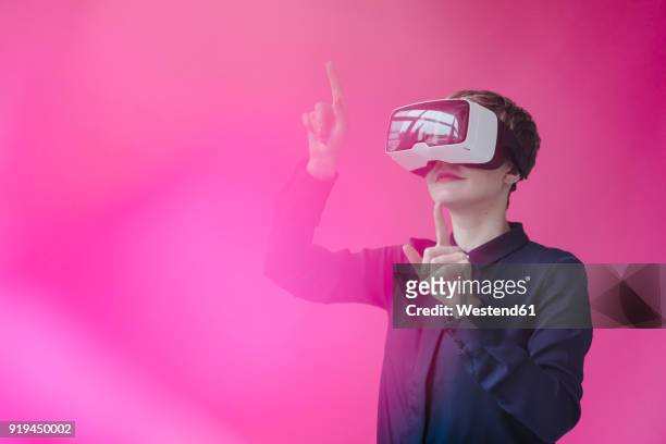 woman wearing vr glasses - new pink background stock pictures, royalty-free photos & images