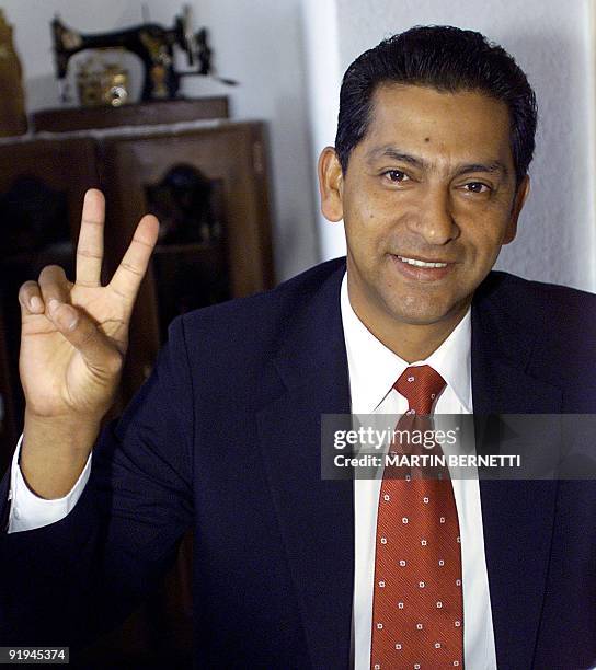 Presidential Candidate for Ecuador, retired Colonel Lucio Gutiérrez greets the press in Quito, 23 November 2002. Ecuadorans are to cast ballots on 23...