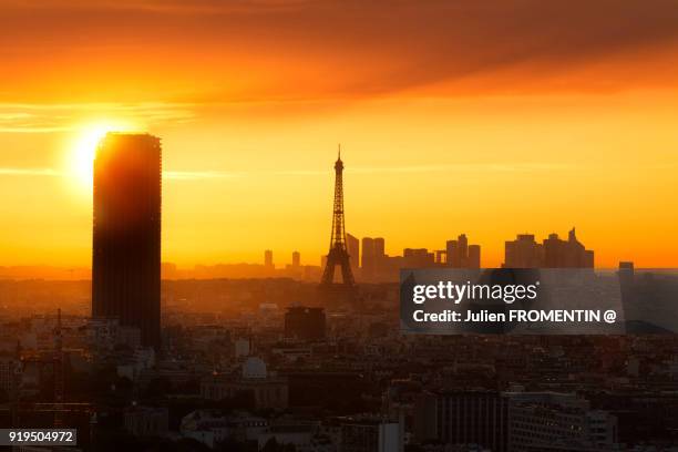tour montparnasse, tour eiffel & la défense, paris - tour montparnasse photos et images de collection