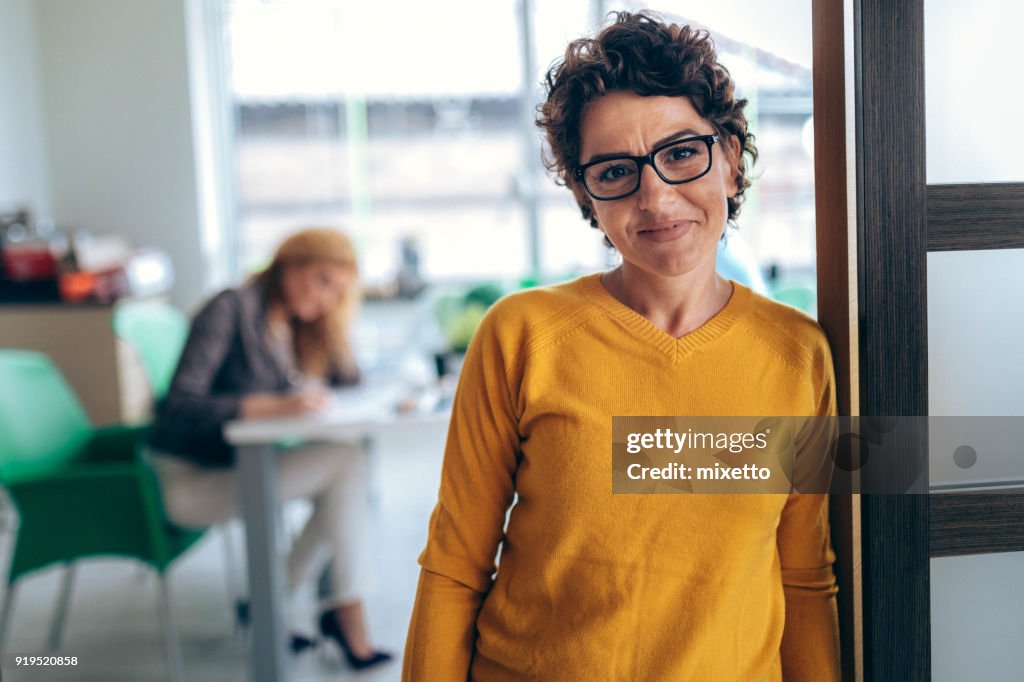 オフィスでポートレート ビジネス女性