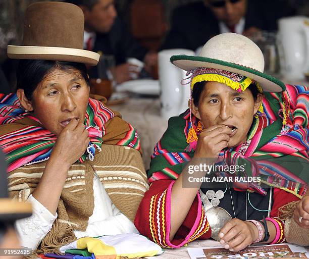 Bolivian women chew coca leaves during a break at the 1st Summit of Social Movement Councils in the framework of the VII Summit Latin American ALBA...