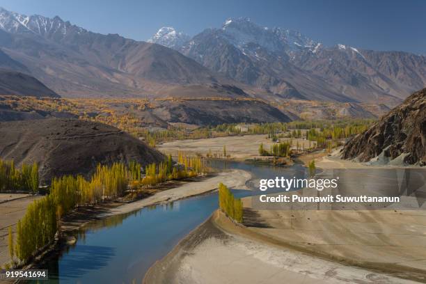 river curve at phander valley in ghize district, gilgit baltistan, pakistan - baltistan bildbanksfoton och bilder