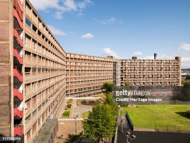 Park Hill Estate, Sheffield, South Yorkshire, 2006. The brutalist housing estate, designed for Sheffield City Council by Jack Lynn and Ivor Smith and...