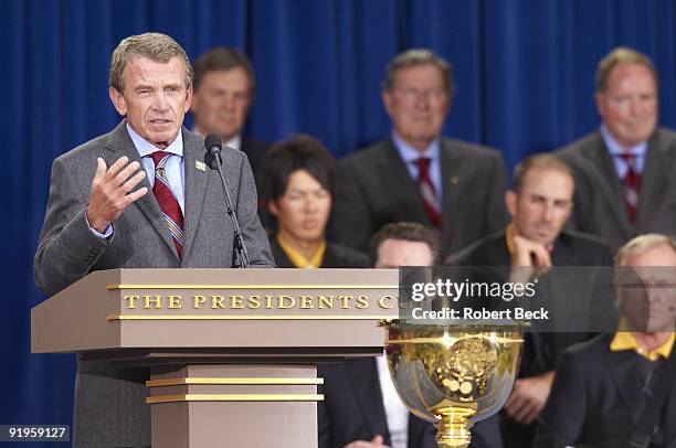 Commissioner Tim Finchem during closing ceremony trophy presentation after tournament at Harding Park GC. San Francisco, CA CREDIT: Robert Beck