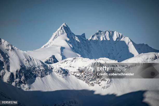 grossglockner mountain peak, salzburg, austria - grossglockner fotografías e imágenes de stock