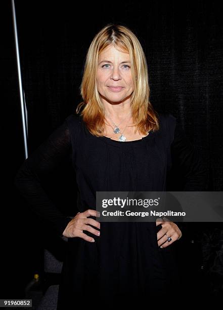 Actress Linda Hamilton attends Big Apple Comic Con at Pier 94 on October 16, 2009 in New York City.