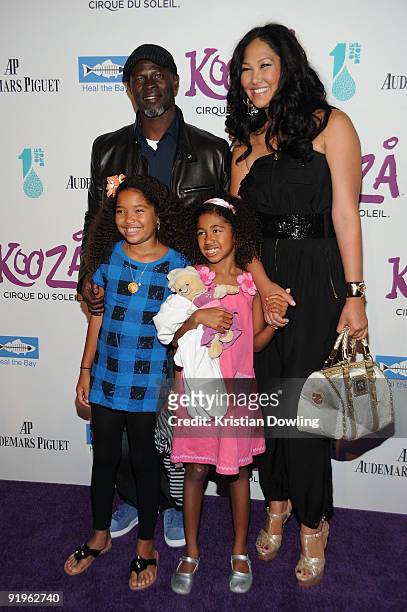 Actor Djimon Hounsou and designer/wife Kimora Lee Simmons arrive with their children for the Cirque Du Solei Opening Night Gala For Kooza at the...