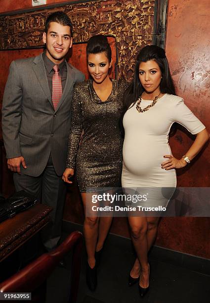 Rob Kardashian, Kim Kardashian and Kourtney Kardashian attend TAO Bistro at the Venetian on October 16, 2009 in Las Vegas, Nevada.