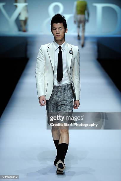 Debb Design 199 Seoul Fashion Week Andy Debb Fashion Show Stock Photos, High-Res ...