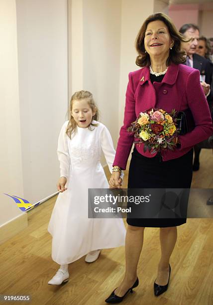 Queen Silvia of Sweden opens together with the six-year-old Julia the first german section in a hospital for dementia patients following the model of...
