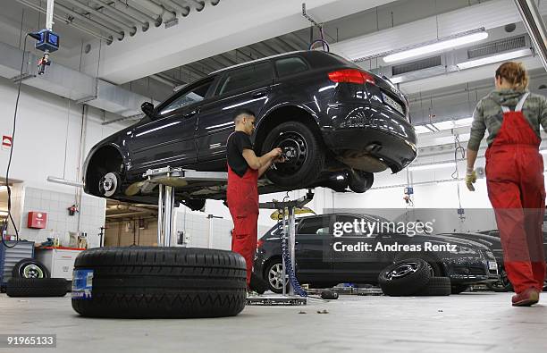 Mechanician changes a tire at a Audi garage on October 17, 2009 in Berlin, Germany. German's prepare their cars for winter as cold temperatures and...