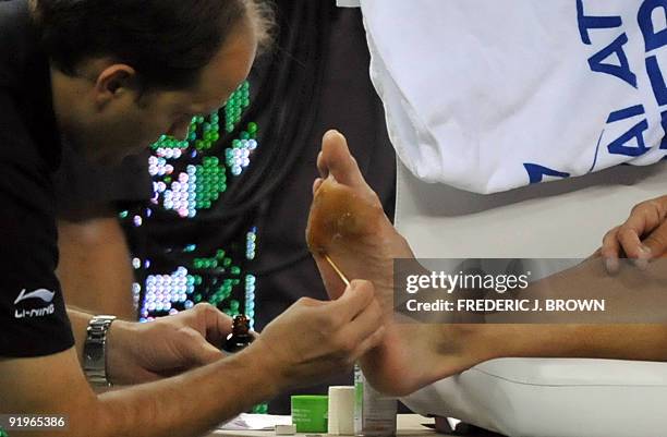 Feliciano Lopez of Spain receives treatm, News Photo