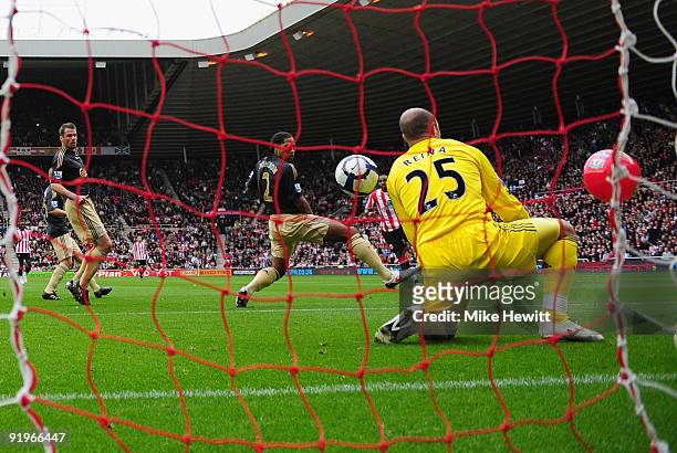 Darren Bent of Sunderland watches as his shot goes between Glen Johnson and Pepe Reina of Liverpool and in to the goal off of a balloon, during the...