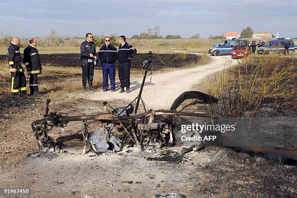 French gendarmes stand next to the wreckage of a microlight which crashed on October 17, 2009 in Yves, western France, some 20 km north of another...