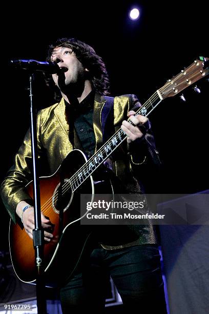 Tom Higgenson of the Plain White T's performs in support of the bands' Big Bad World release at the Fox Theater on October 16, 2009 in Oakland,...