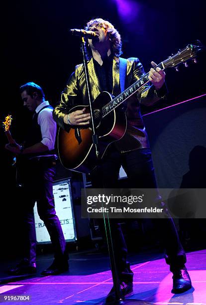 Tom Higgenson of the Plain White T's performs in support of the bands' Big Bad World release at the Fox Theater on October 16, 2009 in Oakland,...