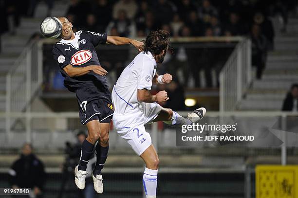 Auxerre's French defender Cedric Hengbart vies with Bordeaux's Brazilian middfielder Geraldo Silva Wendel during the French L1 football match Auxerre...