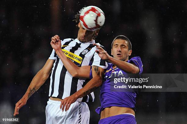 Carvalho De Oliveira Amauri of Juventus FC clashes with Alessandro Gamberini of ACF Fiorentina during the Serie A match between Juventus FC and ACF...