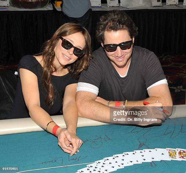 Actress Jeniffer Love Hewitt and actor Jamie Kennedy participate in the Children's Institute ''Poker For A Cause'' Celebrity Poker Tournament at...