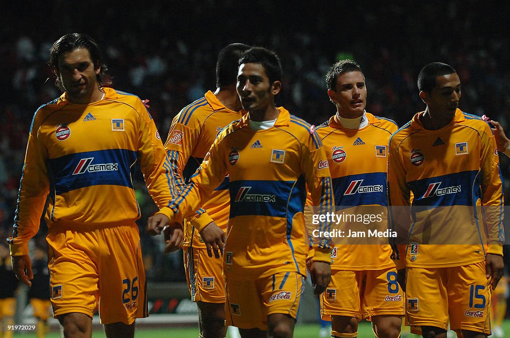 Toluca v Tigres UANL - Apertura 2009