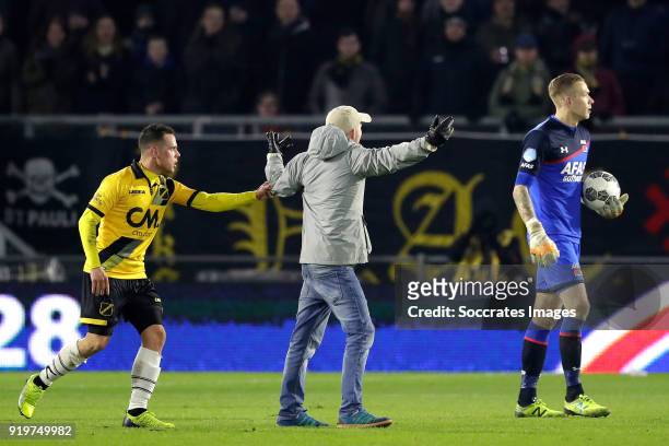 Giovanni Korte of NAC Breda, supporter on the field, Marco Bizot of AZ Alkmaar, during the Dutch Eredivisie match between NAC Breda v AZ Alkmaar at...
