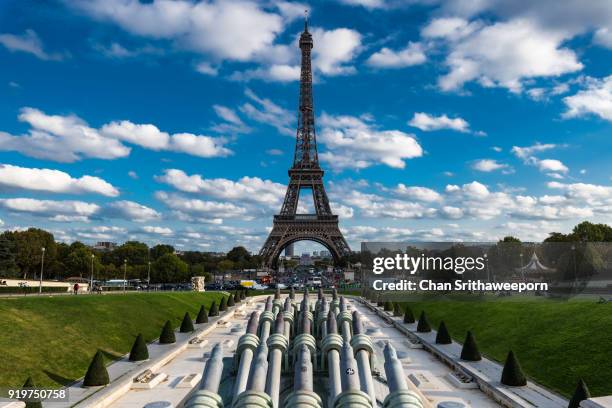 eiffel tower, paris, france - esplanade du trocadero stock pictures, royalty-free photos & images