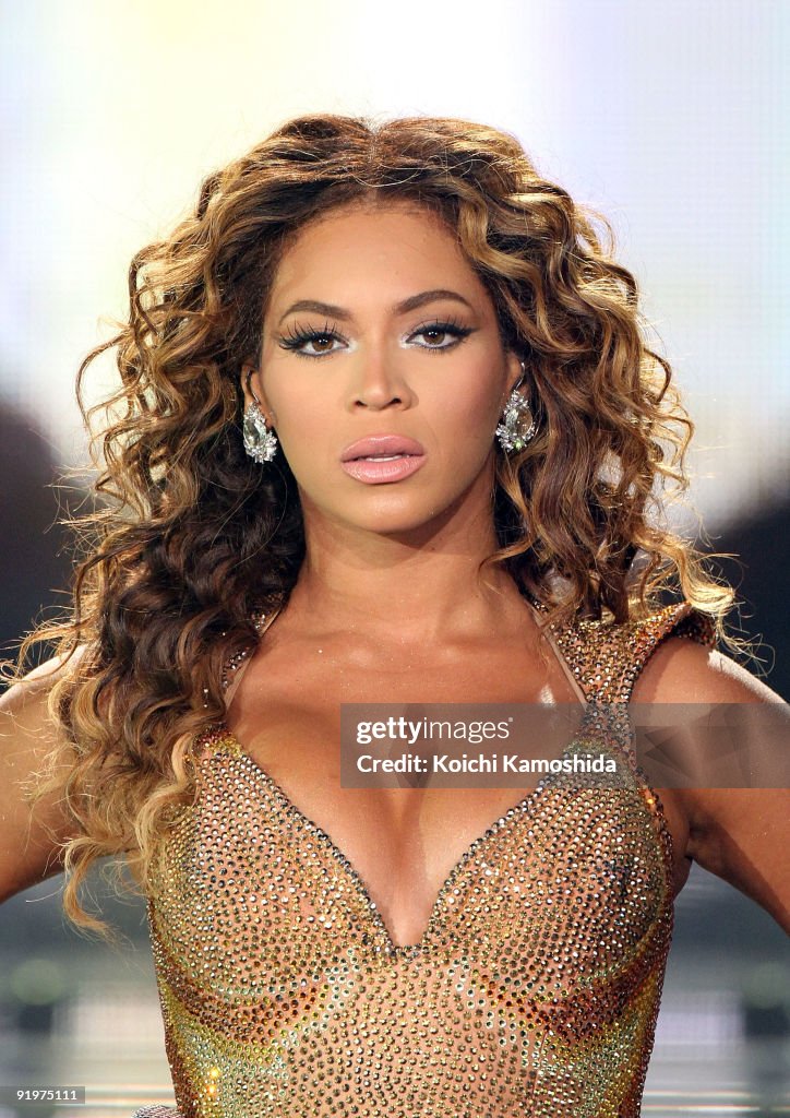 Beyonce Performs In Japan