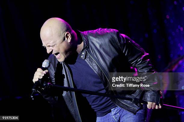 Actor Michael Chiklis performs at The Howard Fine Theatre on October 17, 2009 in Hollywood, California.