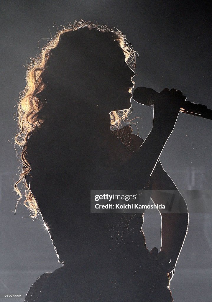 Beyonce Performs In Japan