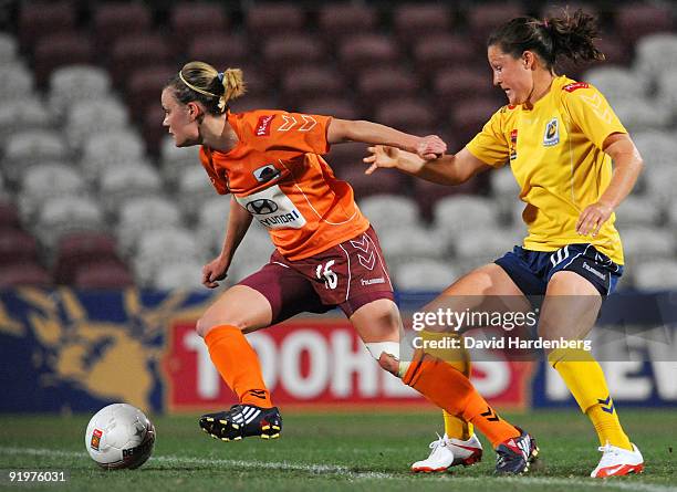 Lauren Colthorpe of the Roar controls the ball during the round three W-League match between the Brisbane Roar and the Central Coast Mariners at...