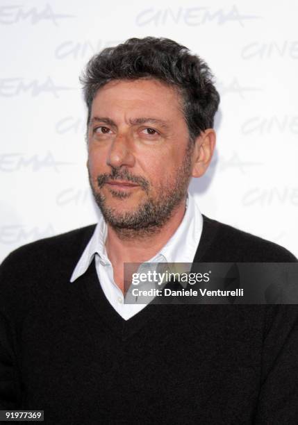 Actor Sergio Castellitto attends the "Alza La Testa" Photocall during day 4 of the 4th Rome International Film Festival held at the Auditorium Parco...