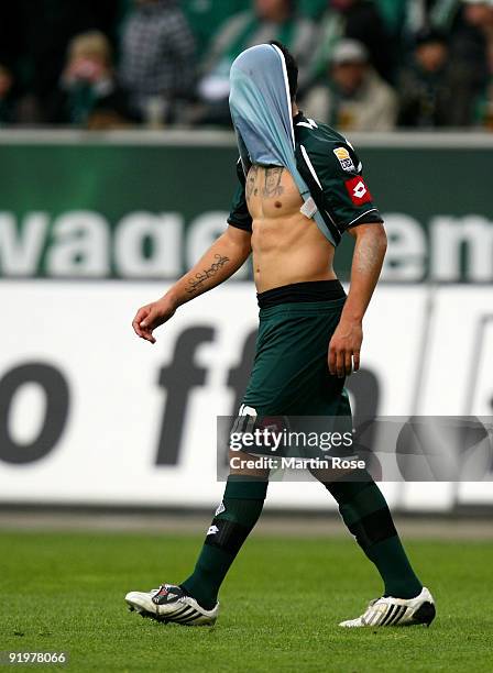 Raul Bobadilla of Gladbach looks dejected after the Bundesliga match between VfL Wolfsburg and Borussia M'gladbach at the Volkswagen Arena on October...