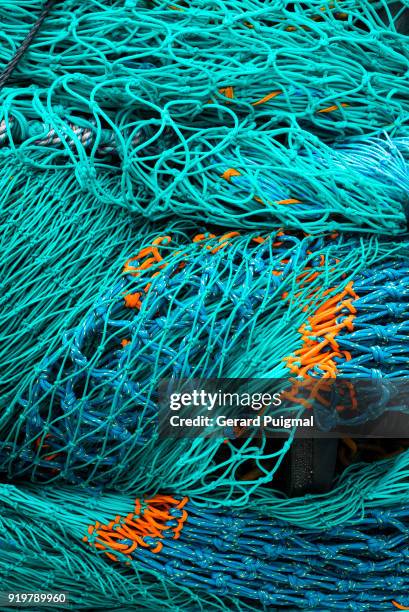fishing nets - commercieel visnet stockfoto's en -beelden