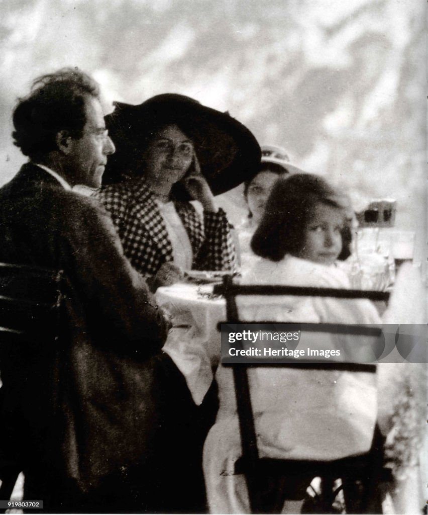 Gustav Mahler With Alma And Daughters Maria And Anna