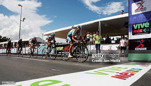 Spanish cyclist Alberto Contador during the Cycle Route Criterium Cancun Vive Mexico at Kukulkan Avenue on October 17, 2009 in Cancun, Mexico.