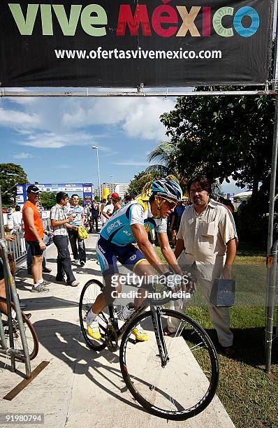 Spanish cyclist Alberto Contador during the Cycle Route Criterium Cancun Vive Mexico at Kukulkan Avenue on October 17, 2009 in Cancun, Mexico.