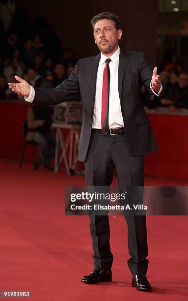 Actor Sergio Castellitto attends the 'Alza La Testa' Premiere during day 4 of the 4th Rome International Film Festival held at the Auditorium Parco...