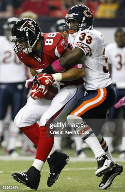 Wide receiver Tony Gonzalez of the Atlanta Falcons pulls in a pass against Charles Tillman of the Chicago Bears in the second quarter of the game at...